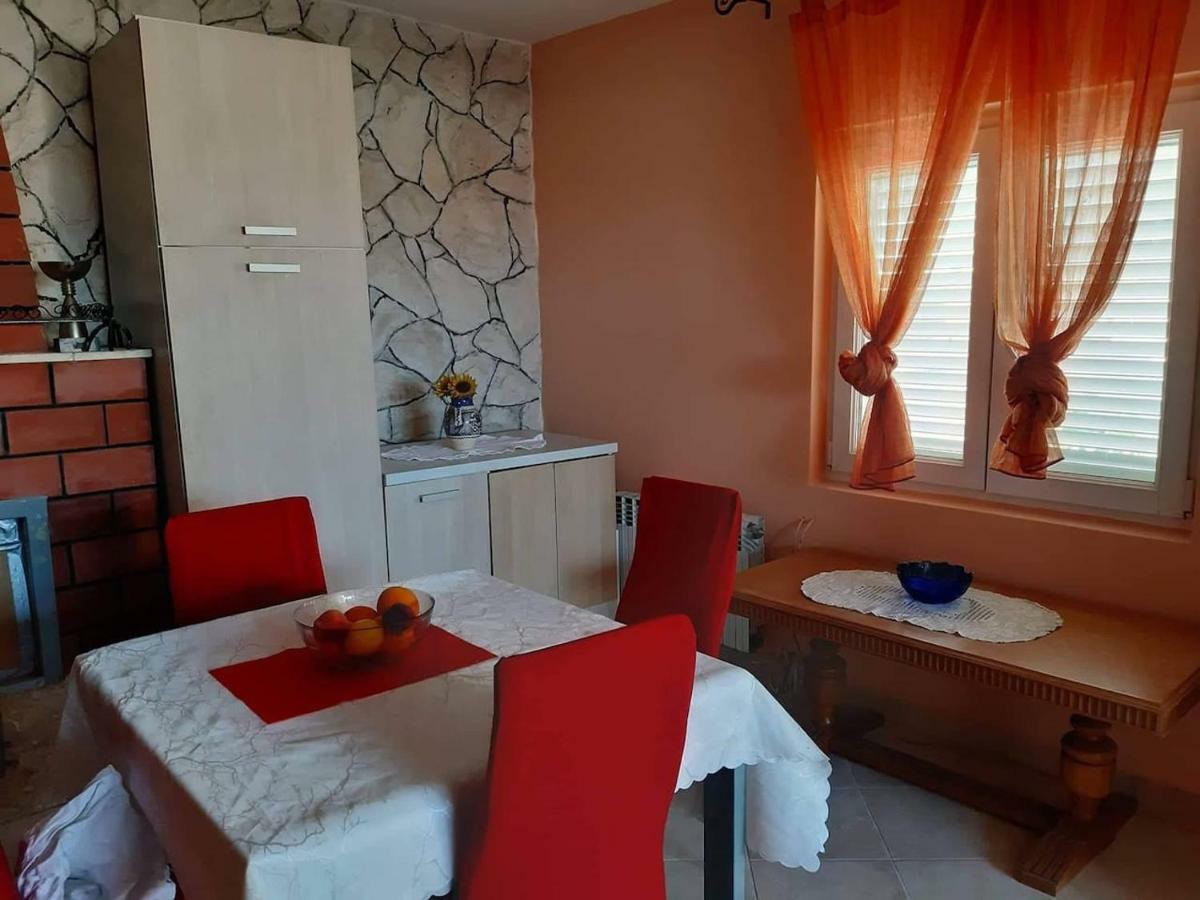 Apartma Lucija *