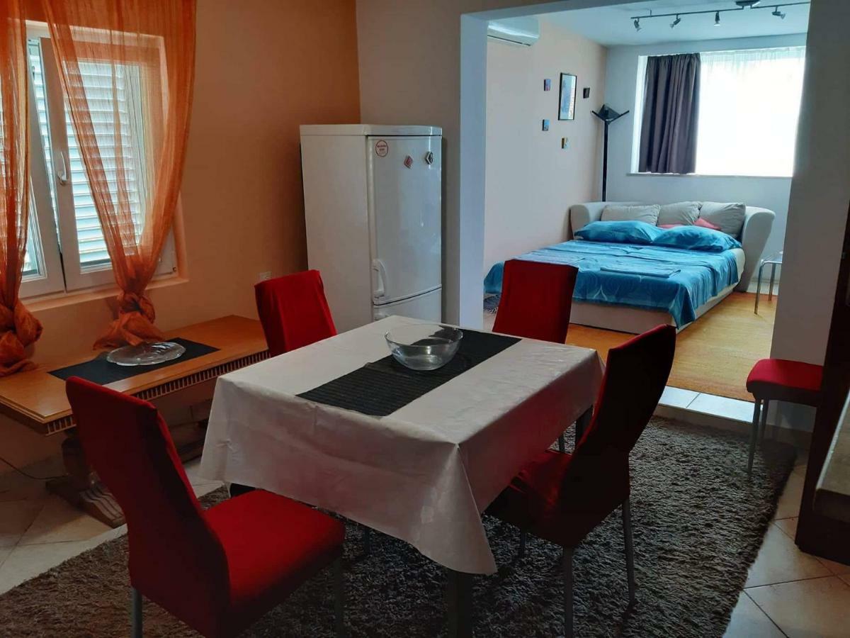 Lucija Apartma *